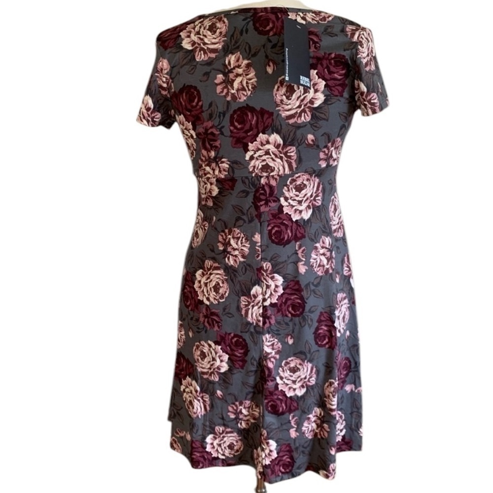 REBEL SUGAR Medium Floral Gray Burgundy short sleeve dress - Picture 3 of 16